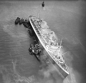 Monarchy Prints: The cruise liner Queen Elizabeth run aground in Southampton Waters 1947