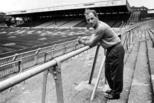 00493 Prints: Crystal Palace manager Steve Coppell at Selhurst Park. 22nd May 1993