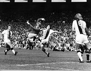 Images Dated 11th September 1971: Crystal Palace v Manchester United, 11 September 1971. League Division One