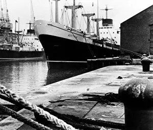 00633 Prints: The Cunard vessel Scythia waits for the American Dock strike to finish before leaving her