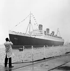 00630 Collection: The Cunard White Star liner Queen Mary sails for the last time