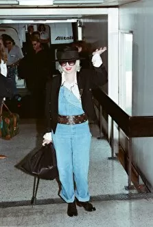 Images Dated 9th May 1989: Cyndi Lauper american singer songwriter arrives at London Heathrow Airport (from Milan