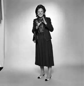 Daily Mirror journalist Anne Robinson impersonates Mrs Thatcher. 30th September 1982