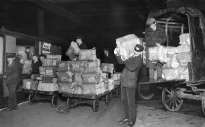 1920 Prints: Daily Mirror newspapers being loaded on to a Liverpool bound train at Euston Station
