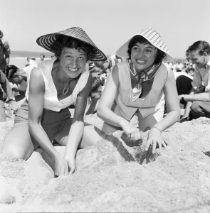 Daily Mirror Treasure Hunt, Fistral Beach, Cornwall, Tuesday 7th July 1959