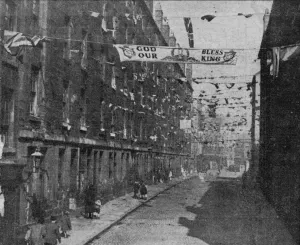 DAILY RECORD PHOTOGRAPH FROM PAPER 8TH MAY 1945 GOD BLESS OUR KING STREET IN