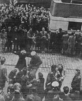 DAILY RECORD PHOTOGRAPH FROM PAPER 9TH MAY 1945 HOPE STREET GLASGOW SCOTLAND STREET