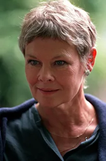 DAME JUDi DENCH DURING FILMING OF THE TV PROGRAMME AS TIME GOES BY - 30 / 06 / 1992