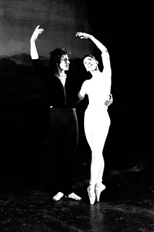 Dame Margot Fonteyn with last minute partner Richard Cragun practising for their