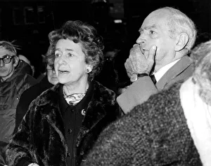 DAME PEGGY ASHCROFT AT A MEMORIAL SERVICE - 1976 09 / 12 / 1976