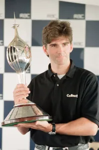 01376 Prints: Damon Hill of Arrows-Yamaha, is presented with the Hawthorn Memorial Trophy