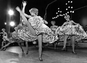 Images Dated 23rd November 1981: Dancing - Dancers - The Moulin Rouge Can-Can Dancers from Paris at The Royal Variety Show
