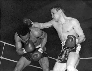 00040 Prints: Dave Charnley, right, during his fight with the Frenchman Fernand Nollet