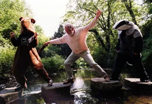 00491 Prints: David Bellamy in Jesmond Dene meeting and talking to children for Wildlife week on 10th