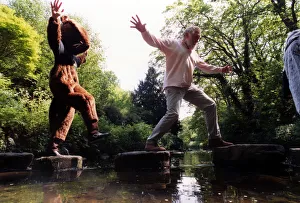 00491 Prints: David Bellamy in Jesmond Dene meeting and talking to children for Wildlife week on 10th