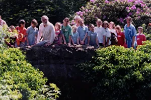 00491 Prints: David Bellamy in Jesmond Dene meeting and talking to children for Wildlife week on 10th