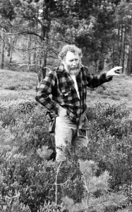 01234 Prints: David Bellamy pictured with six Mirror winners that went on a nature trail in Surrey