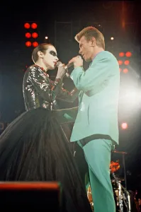 David Bowie and Annie Lennox performing Under Pressure