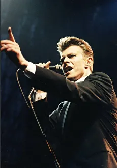 01476 Prints: DAVID BOWIE IN CONCERT AT MILTON KEYNES - 5TH AUGUST 1990