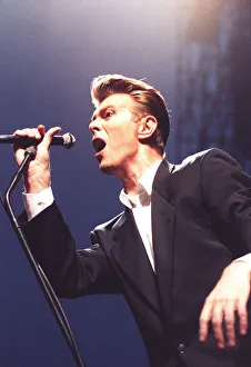01476 Prints: DAVID BOWIE IN CONCERT AT MILTON KEYNES - 5TH AUGUST 1990