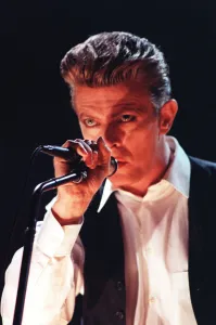 01476 Prints: DAVID BOWIE IN CONCERT AT MILTON KEYNES - 5TH AUGUST 1990