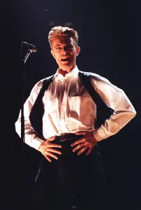 01476 Prints: DAVID BOWIE IN CONCERT AT MILTON KEYNES - 5TH AUGUST 1990