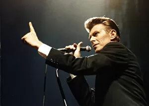 01476 Collection: DAVID BOWIE IN CONCERT AT MILTON KEYNES IN AUGUST 1990