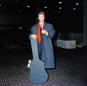 David Bowie at London Airport. (note Heathrow or Gatwick unclear
