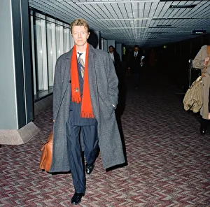 David Bowie at London Airport. (note Heathrow or Gatwick unclear