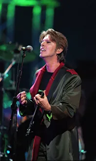 Live Prints: DAVID BOWIE PERFORMING AT THE BRIT AWARDS - 16 / 02 / 1999