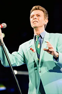 00903 Prints: David Bowie performing at The Freddie Mercury Tribute Concert for Aids Awareness