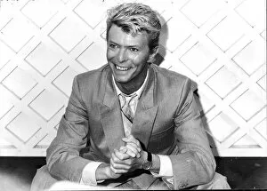 01408 Collection: DAVID BOWIE, WEARING SUIT AND SMILING - 1983
