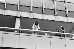 01134 Prints: David Cassidy at Thames TV. The pavement outside the studio was crowded with his fans