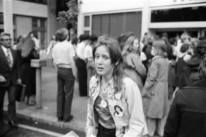 01134 Prints: David Cassidy at Thames TV. The pavement outside the studio was crowded with his fans