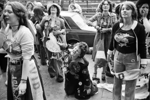 01134 Prints: David Cassidy at Thames TV. The pavement outside the studio was crowded with his fans