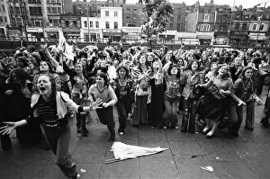 David Cassidy at Thames TV. The pavement outside the studio was crowded with his fans