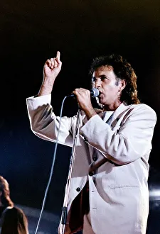 David Essex Singer Actor singing on stage A©Mirrorpix