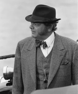 Location Prints: David Jason as Pop Larkin films the Darling Buds of May on the landing stage