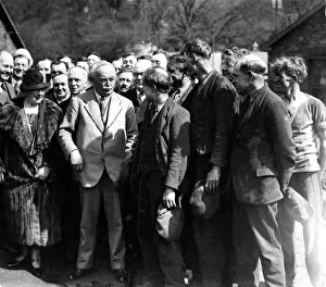00176 Prints: David Lloyd George pictured during a visit to the colliery at Mountain Ash talking with