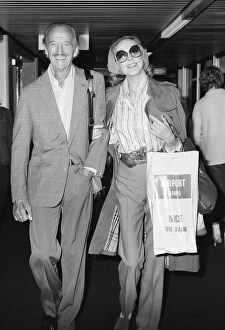 01118 Collection: David Niven, British actor with wife Hjordis Paulina Genberg Tersmeden at London Heathrow
