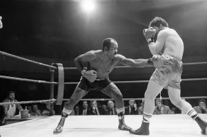01299 Prints: David Pearce v Neville Meade for the BBBofC Heavyweight Title