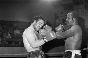 01299 Prints: David Pearce v Neville Meade for the BBBofC Heavyweight Title
