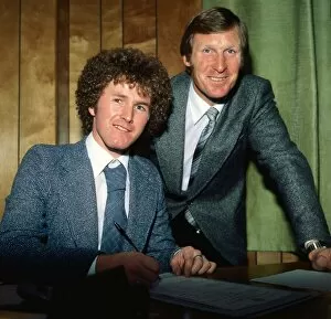 Images Dated 1st September 1980: Davie Provan signing contract with Celtic September 1980