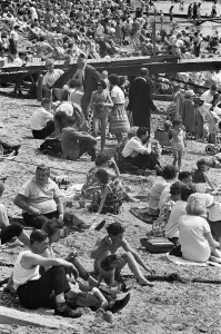 Southend Prints: Day-trippers from Londons East End, relaxes in the summer sunshine on a crowded