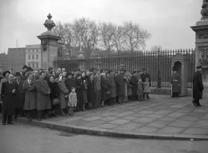 Death of King George VI - crowds gather at the gates of Buckingham Palace