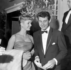 DEBBIE REYNOLDS AND HUSBAND EDDIE FISHER - 3 JULY 1957