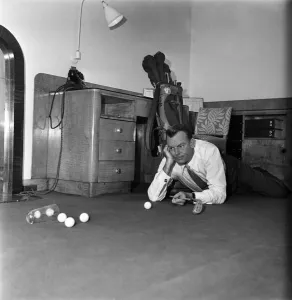 Dennis O Keefe, Hollywood filmstar who arrived in this country today November 4th