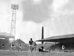 Dennis Viollet of Manchester United on the attack during the league match against