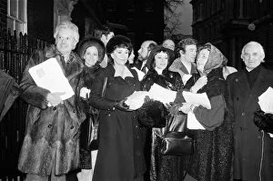 01057 Prints: A deputation representing the theatrical profession handed in a petition to