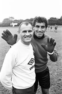 Transfer Prints: Derby County manager Arthur Cox with new signing Peter Shilton. 22nd July 1987